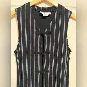 Nipon Studio Black and White Cardigan Sleeveless Slit on the side